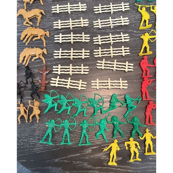Plastic Western Cowboys Indians Horses And Fences, 100 Piece Lot Unbranded - Picture 4 of 16